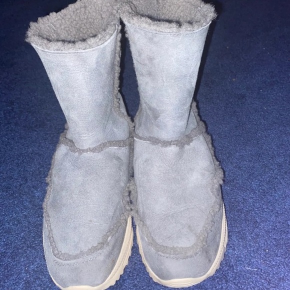 Coach Snow Boots - Picture 2 of 5